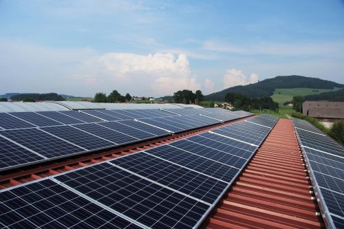 Jak fungují fotovoltaické elektrárny a komu se vyplatí
